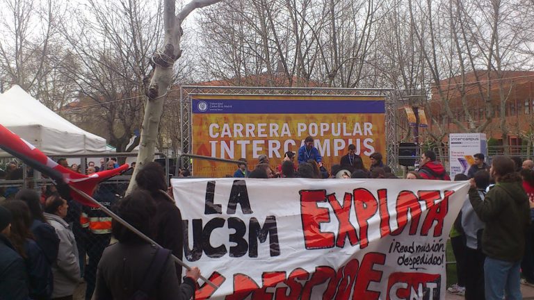 Manifestación contra el rector