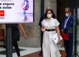 Un grupo de docentes en colaboración con CNT-AIT se querella contra la Consejería de Educación