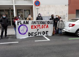 La CNT-AIT responde al despido de uno de sus afiliados concentrándose ante Plan Internacional