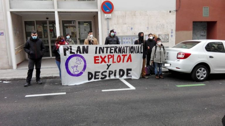 La CNT-AIT responde al despido de uno de sus afiliados concentrándose ante Plan Internacional