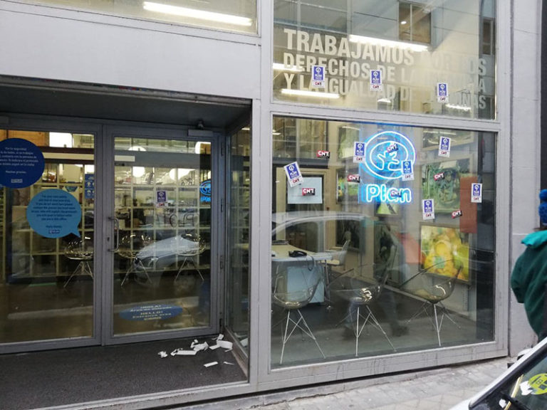 Nueva concentración en Plan Internacional contra el despido de otro compañero