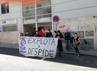 Nueva concentración en Plan International por la readmisión de las despedidas